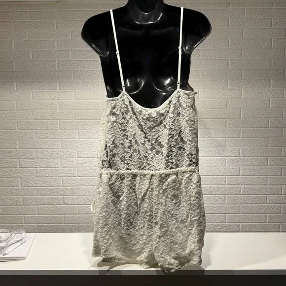 Forever 21 Lace Cami Romper Cream Spaghetti Strap‎ Pockets Women's - Picture 3 of 4